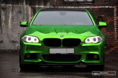 Một chiếc BMW 550i xanh chói lóa - 6 Một chiếc BMW 550i xanh chói lóa - 6