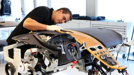 Ghé thăm xưởng sản xuất siêu phẩm Aston Martin One-77 - 11 Ghé thăm xưởng sản xuất siêu phẩm Aston Martin One-77 - 11