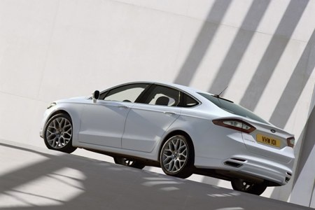 Lộ diện Ford Mondeo thế hệ mới phiên bản châu Âu - 3 Lộ diện Ford Mondeo thế hệ mới phiên bản châu Âu - 3