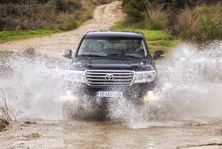 Toyota Land Cruiser có bản động cơ diesel - 3 Toyota Land Cruiser có bản động cơ diesel - 3