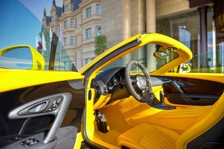 Ngắm chiếc Bugatti Veyron màu độc ở Qatar - 3 Ngắm chiếc Bugatti Veyron màu độc ở Qatar - 3