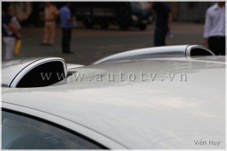 Siêu xe Bugatti Veyron lăn bánh tại Việt Nam - 4 Siêu xe Bugatti Veyron lăn bánh tại Việt Nam - 4