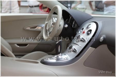 Siêu xe Bugatti Veyron lăn bánh tại Việt Nam - 7 Siêu xe Bugatti Veyron lăn bánh tại Việt Nam - 7