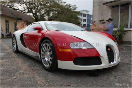 Siêu xe Bugatti Veyron lăn bánh tại Việt Nam - 2 Siêu xe Bugatti Veyron lăn bánh tại Việt Nam - 2