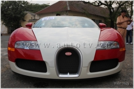 Siêu xe Bugatti Veyron lăn bánh tại Việt Nam - 3 Siêu xe Bugatti Veyron lăn bánh tại Việt Nam - 3