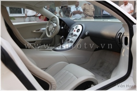 Siêu xe Bugatti Veyron lăn bánh tại Việt Nam - 6 Siêu xe Bugatti Veyron lăn bánh tại Việt Nam - 6