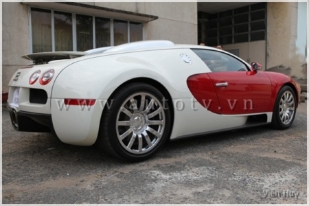 Siêu xe Bugatti Veyron lăn bánh tại Việt Nam - 12 Siêu xe Bugatti Veyron lăn bánh tại Việt Nam - 12