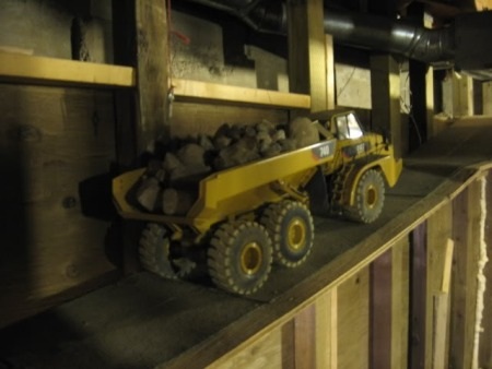 Câu chuyện của người xây hầm bằng xe mô hình R/C - 4