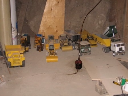 Câu chuyện của người xây hầm bằng xe mô hình R/C - 2