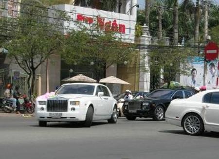 Dàn xe siêu sang đón dâu ở miền Tây - 2