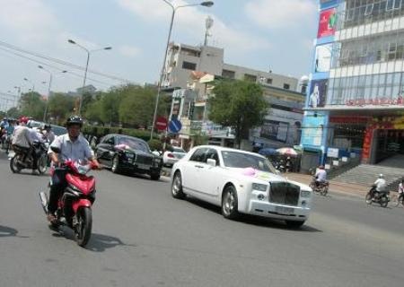 Dàn xe siêu sang đón dâu ở miền Tây - 6