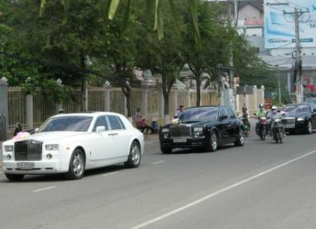 Dàn xe siêu sang đón dâu ở miền Tây - 9