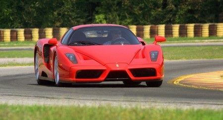 Siêu xe kế nhiệm Ferrari Enzo mạnh mẽ hơn Bugatti Veyron? - 1 Siêu xe kế nhiệm Ferrari Enzo mạnh mẽ hơn Bugatti Veyron? - 1