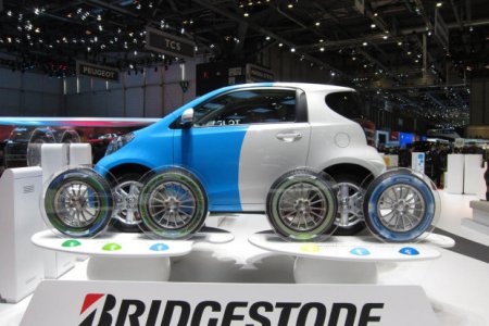 Bridgestone giới thiệu lốp in họa tiết