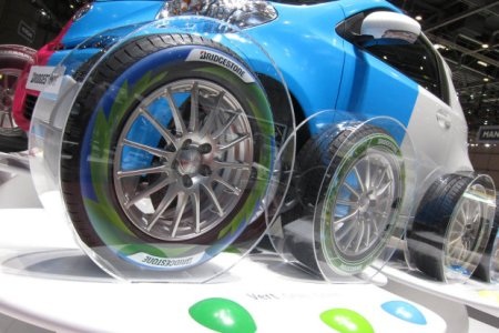 Bridgestone giới thiệu lốp in họa tiết