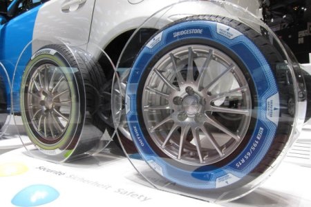 Bridgestone giới thiệu lốp in họa tiết