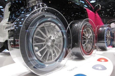 Bridgestone giới thiệu lốp in họa tiết
