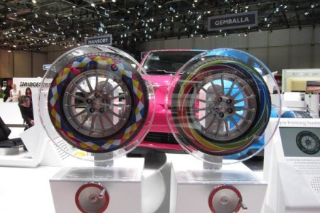 Bridgestone giới thiệu lốp in họa tiết