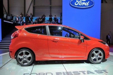 Ford Fiesta ST sẵn sàng nhập cuộc - 2 Ford Fiesta ST sẵn sàng nhập cuộc