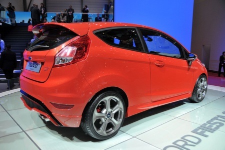 Ford Fiesta ST sẵn sàng nhập cuộc - 3 Ford Fiesta ST sẵn sàng nhập cuộc