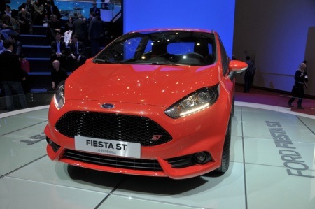 Ford Fiesta ST sẵn sàng nhập cuộc - 8 Ford Fiesta ST sẵn sàng nhập cuộc