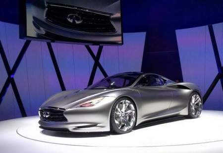 Các hãng xe sang Nhật tăng tốc