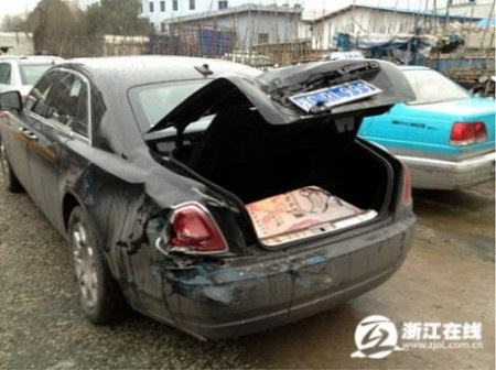 Xe Rolls-Royce Ghost tông xe tải - 3 Xe Rolls-Royce Ghost tông xe tải