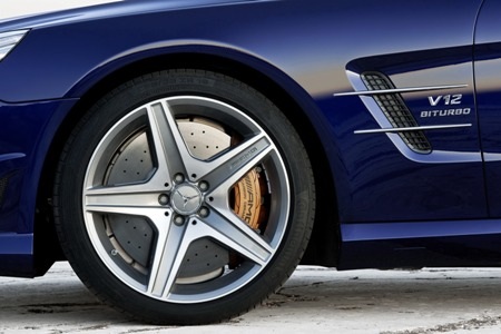 Mercedes SL65 AMG phiên bản mới mạnh mẽ hơn - 9 Mercedes SL65 AMG phiên bản mới mạnh mẽ hơn