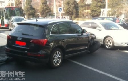 Aston Martin Rapide toác đầu vì Audi Q5 - 7 Aston Martin Rapide toác đầu vì Audi Q5