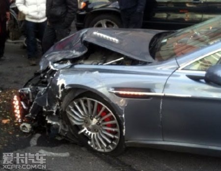 Aston Martin Rapide toác đầu vì Audi Q5 - 1 Aston Martin Rapide toác đầu vì Audi Q5