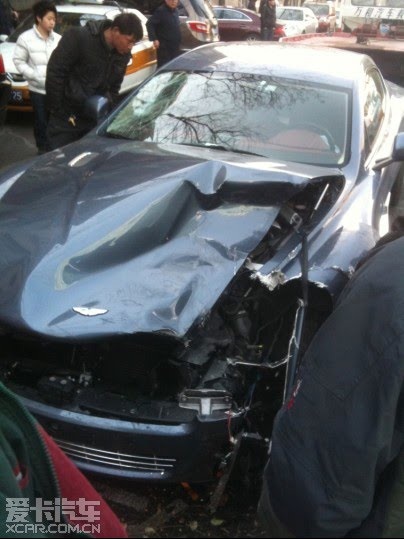 Aston Martin Rapide toác đầu vì Audi Q5 - 4 Aston Martin Rapide toác đầu vì Audi Q5