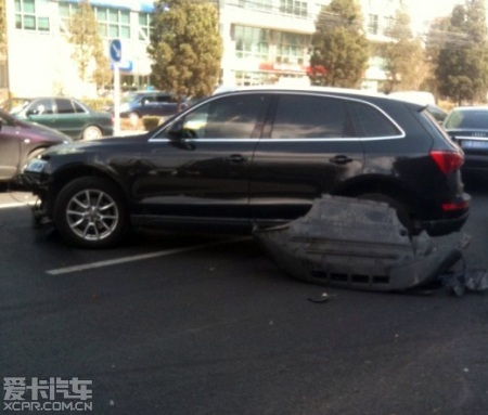 Aston Martin Rapide toác đầu vì Audi Q5 - 6 Aston Martin Rapide toác đầu vì Audi Q5