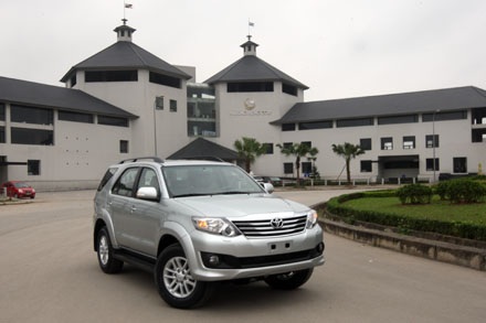 Những mẫu xe đa dụng bán chạy nhất Việt Nam năm 2012 - 1 Fortuner 2012 - Kết quả từ sự bất ngờ…