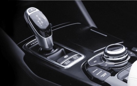 Hình ảnh đầu tiên về nội thất xe Kia K9 - 1 Hình ảnh đầu tiên về nội thất xe Kia K9