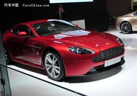 Cận cảnh xe Aston Martin phiên bản Rồng