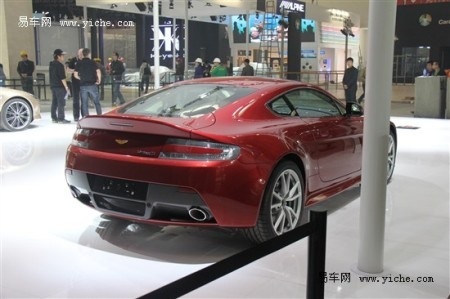 Cận cảnh xe Aston Martin phiên bản Rồng