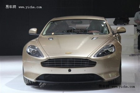 Cận cảnh xe Aston Martin phiên bản Rồng