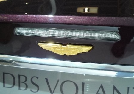 Cận cảnh xe Aston Martin phiên bản Rồng