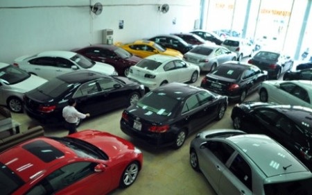 Ô tô tồn kho hàng ngàn chiếc, giảm giá cả tỷ đồng