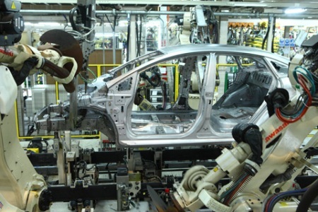 Ô tô tồn kho hàng ngàn chiếc, giảm giá cả tỷ đồng