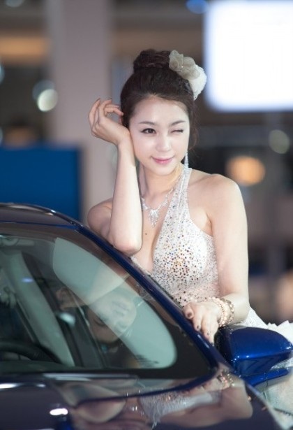 Ngọt ngào nhan sắc tại Triển lãm ô tô Busan 2012