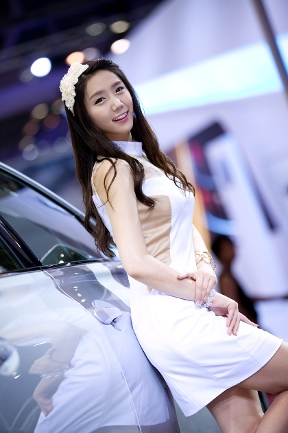 Ngọt ngào nhan sắc tại Triển lãm ô tô Busan 2012