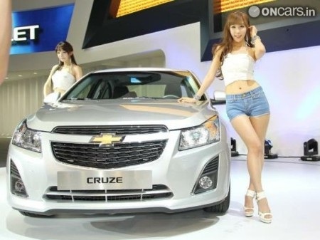 Xe Cruze 2013 ra mắt thị trường Đông Nam Á - 4 GM giới thiệu xe Chevrolet Cruze phiên bản mới