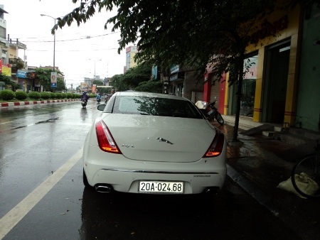 Ngắm xe sang biển đẹp ở Thái Nguyên - 6 Jaguar XJ biển tiến chẵn