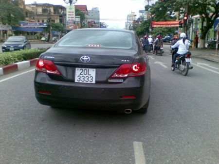 Toyota Camry biển tứ quý