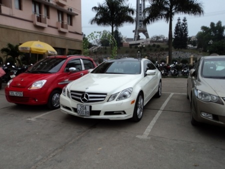 Ngắm xe sang biển đẹp ở Thái Nguyên - 16 Mercedes-Benz E-Class