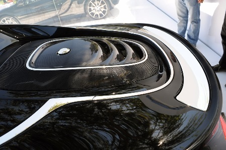 Kết cấu bằng sợi carbon giúp xe X-1 có được trọng lượng chỉ 1.400kg