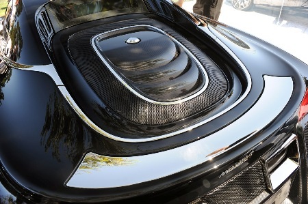 Kết cấu bằng sợi carbon giúp xe X-1 có được trọng lượng chỉ 1.400kg