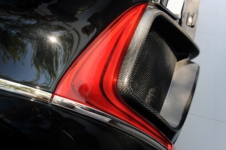 Kết cấu bằng sợi carbon giúp xe X-1 có được trọng lượng chỉ 1.400kg