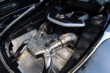 Kết cấu bằng sợi carbon giúp xe X-1 có được trọng lượng chỉ 1.400kg